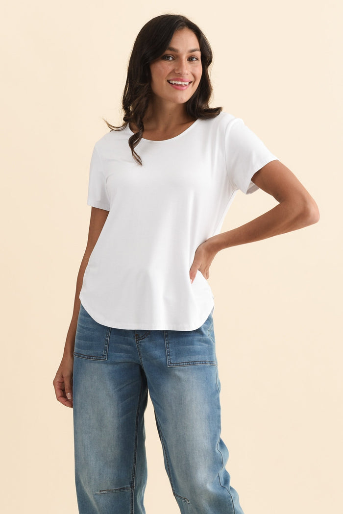 Janis White Bamboo Tee,Brunette model,alt text|model:Brontie