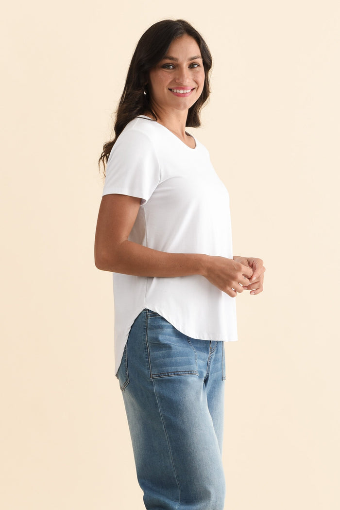 Janis White Bamboo Tee,Brunette model,alt text|model:Brontie