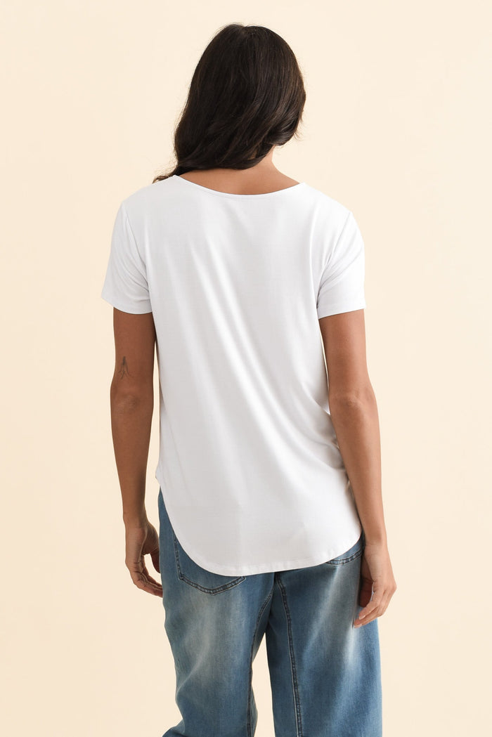 Janis White Bamboo Tee,Brunette model,alt text|model:Brontie