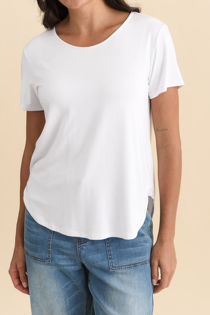 Janis White Bamboo Tee,Brunette model,alt text|model:Brontie
