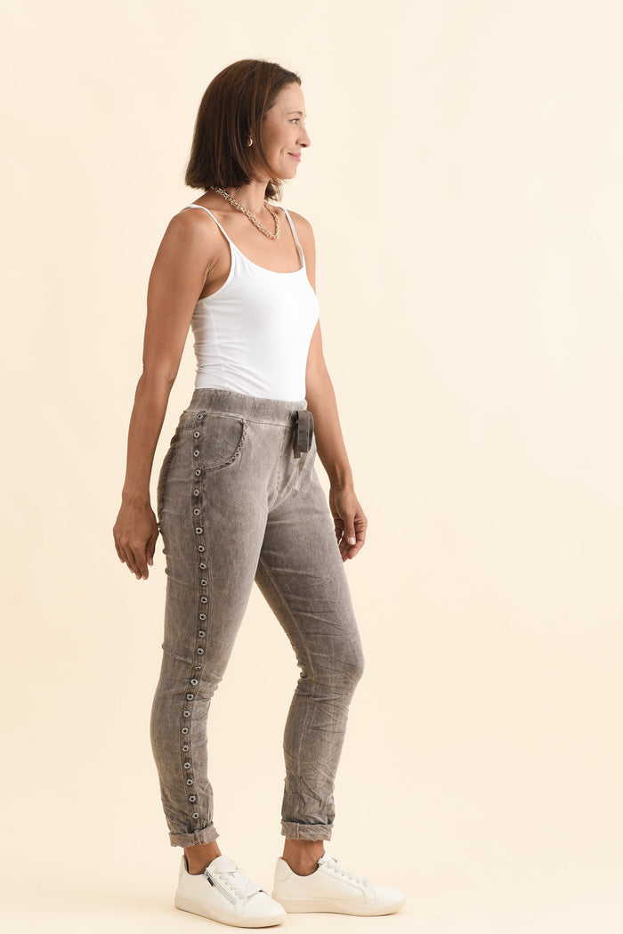 Jaya Mocha Drawstring Pants,Brunette model,alt text|model:Cara