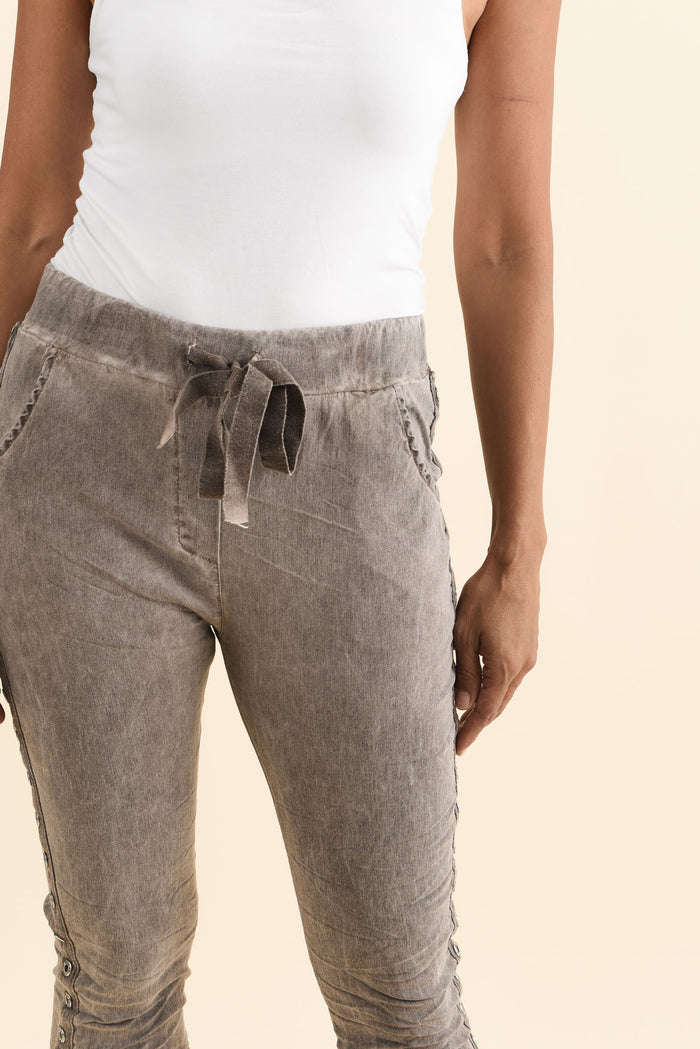 Jaya Mocha Drawstring Pants,Brunette model,alt text|model:Cara