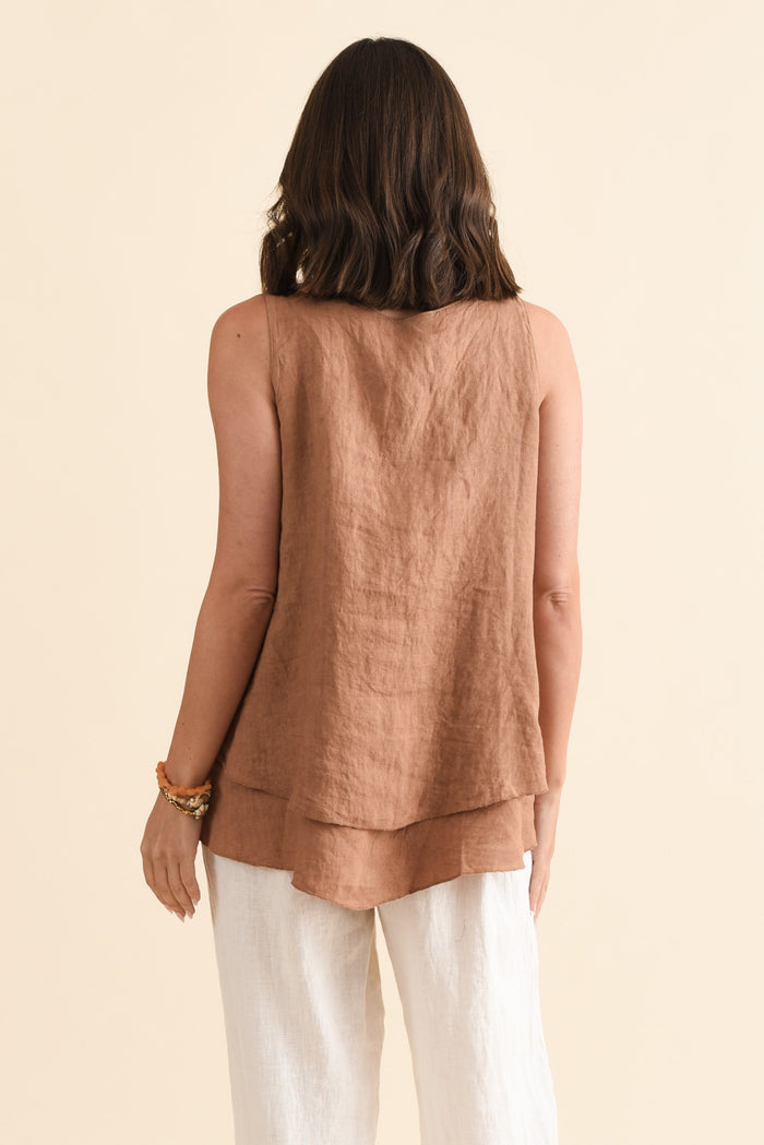 Lagos Rust Linen Layered Tank,Brunette model,alt text|model:MJ