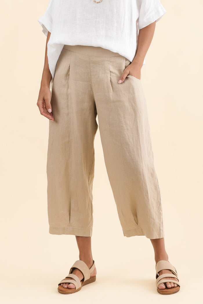 Lassie Beige Linen Barrel Pants,Brunette model,alt text|model:Brontie