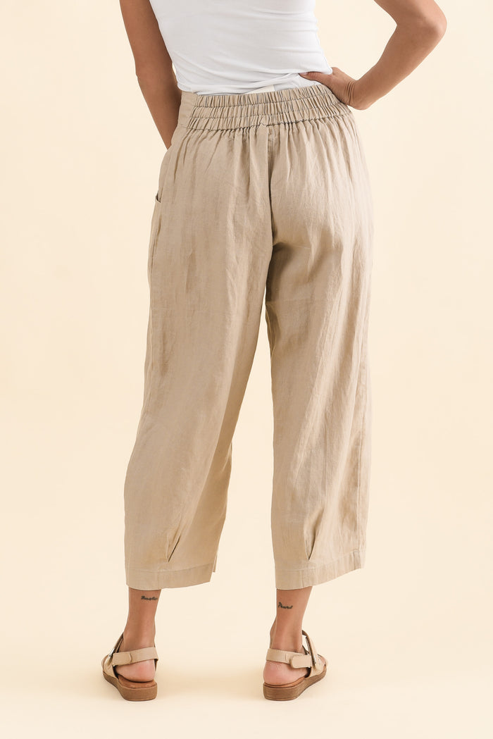 Lassie Beige Linen Barrel Pants,Brunette model,alt text|model:Brontie