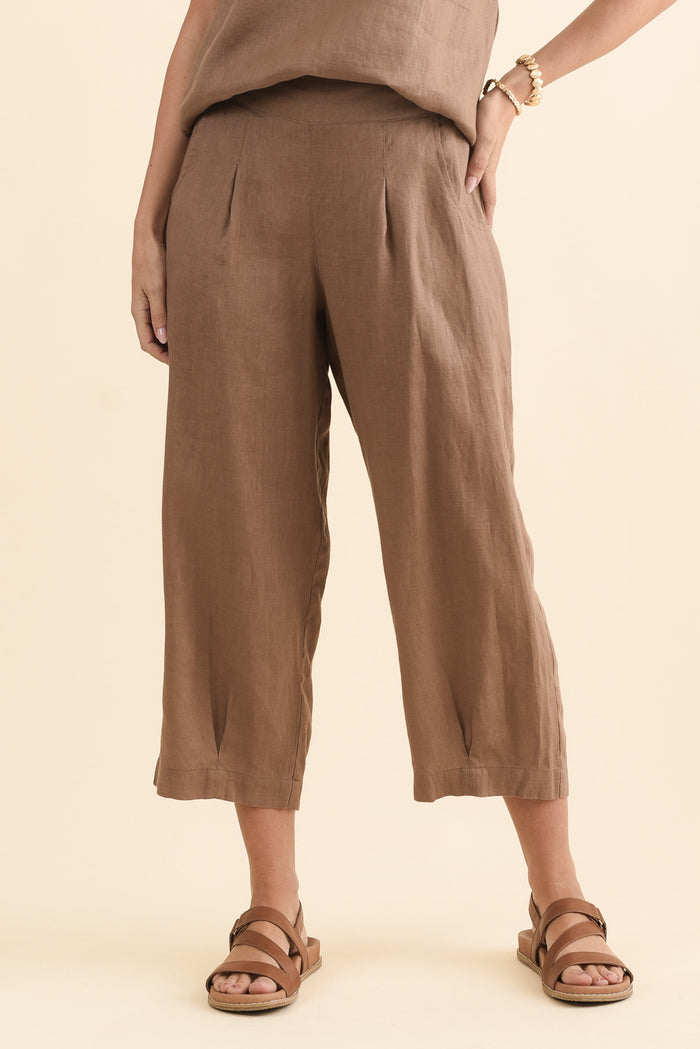Lassie Mocha Linen Barrel Pants,Brunette model,alt text|model:MJ
