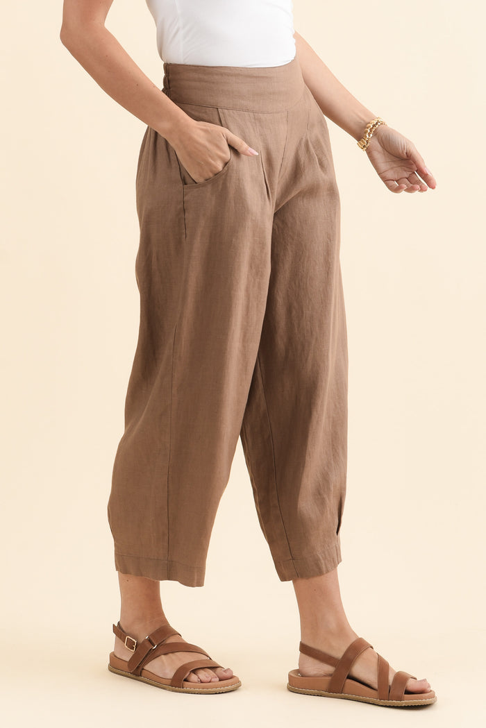 Lassie Mocha Linen Barrel Pants,Brunette model,alt text|model:MJ
