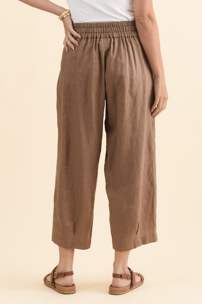 Lassie Mocha Linen Barrel Pants,Brunette model,alt text|model:MJ