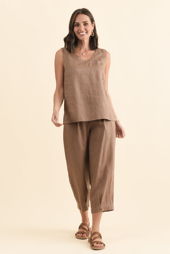 Lassie Mocha Linen Barrel Pants,Brunette model,alt text|model:MJ