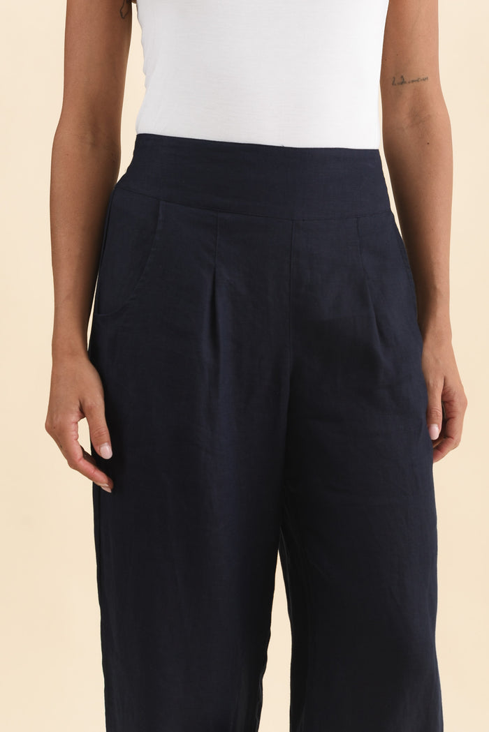 Lassie Navy Linen Barrel Pants,Brunette model,alt text|model:Brontie