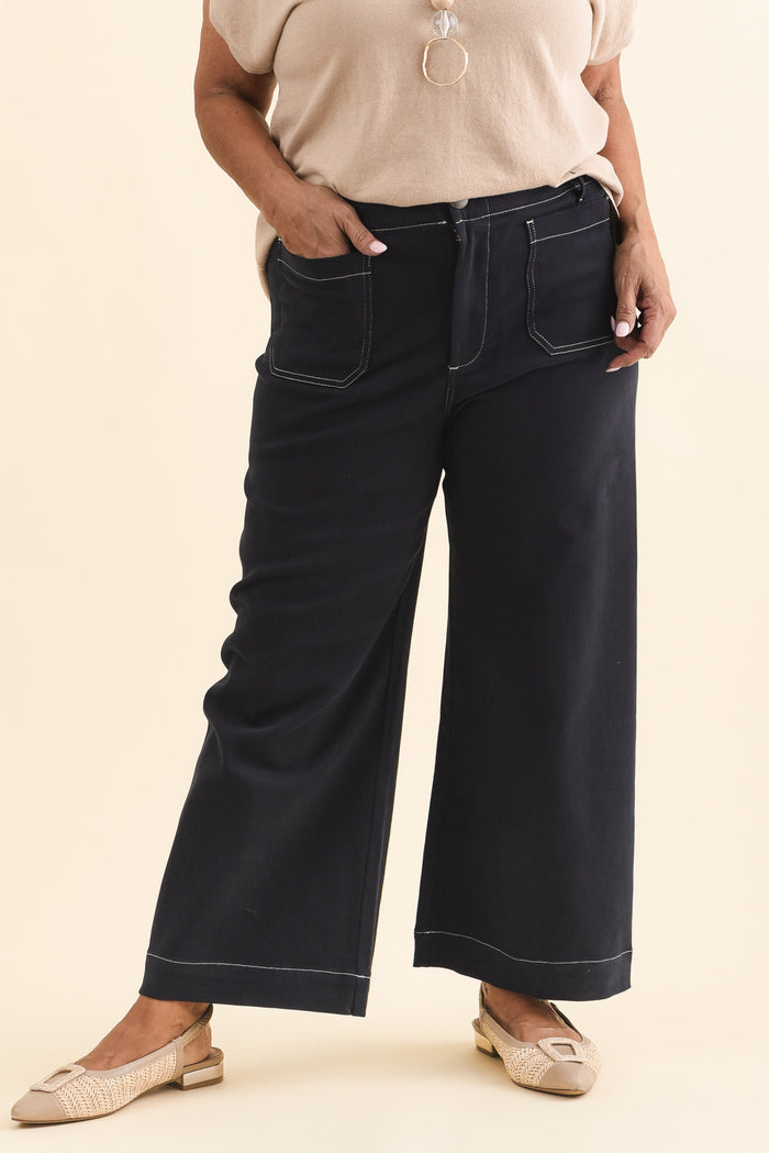 Lenon Dark Blue Denim Cropped Jeans,Brunette model,alt text|model:Pilita