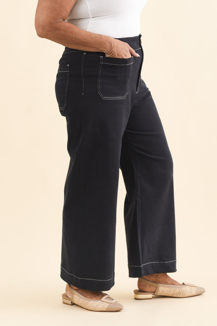 Lenon Dark Blue Denim Cropped Jeans,Brunette model,alt text|model:Pilita