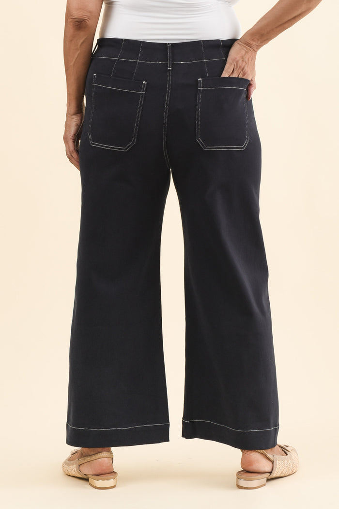 Lenon Dark Blue Denim Cropped Jeans,Brunette model,alt text|model:Pilita