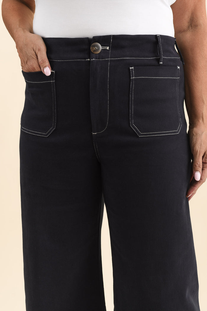Lenon Dark Blue Denim Cropped Jeans,Brunette model,alt text|model:Pilita