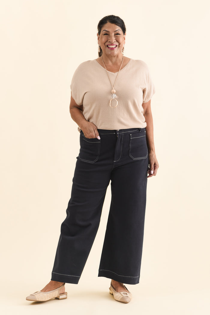 Lenon Dark Blue Denim Cropped Jeans,Brunette model,alt text|model:Pilita