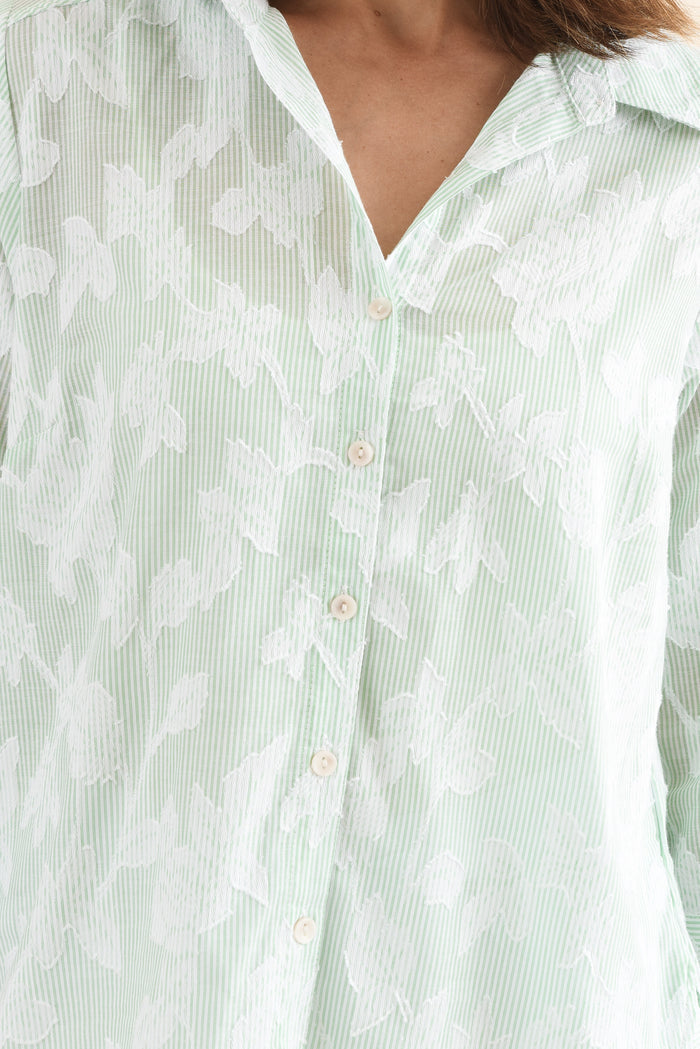 Lilah Green Garden Cotton 3/4 Sleeved Shirt,Detail,Brunette model,alt text|model:Cara