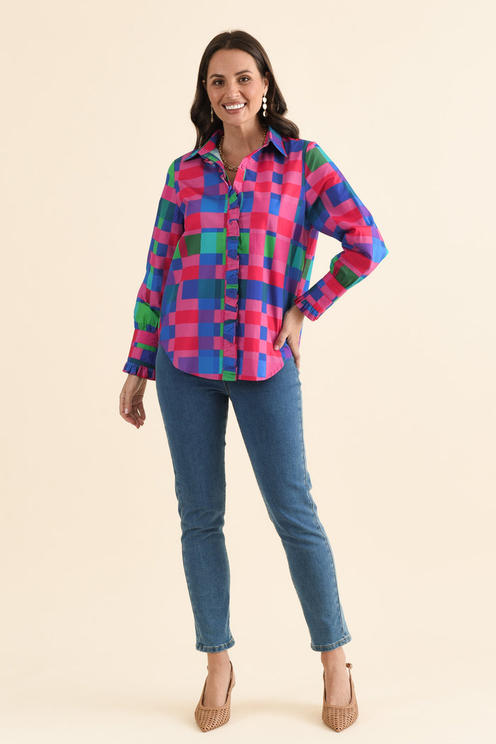 Lure Pink Gingham Cotton Poplin Shirt,brunette model,Full Outfit,alt text|model:MJ