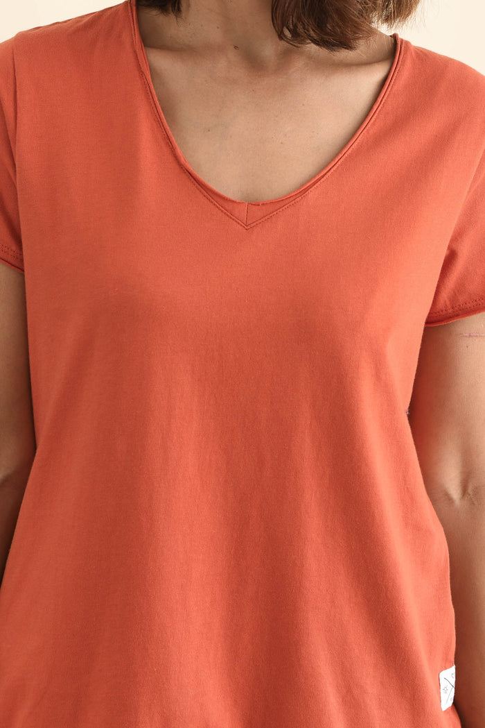 Maggie Orange Cotton Vee Tee,Detail,Brunette model,alt text|model:Cara