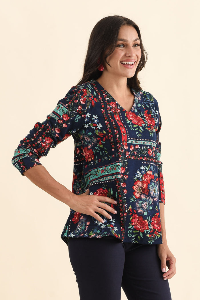 Miki Navy Floral Top,Brunette model,alt text|model:Brontie