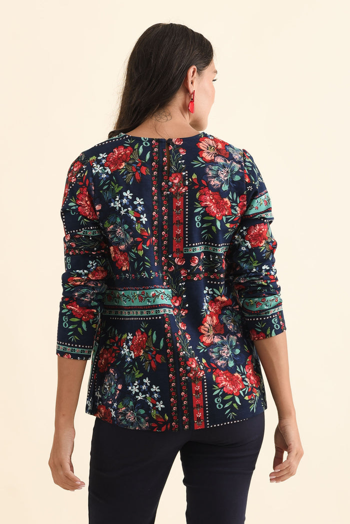 Miki Navy Floral Top,Brunette model,alt text|model:Brontie
