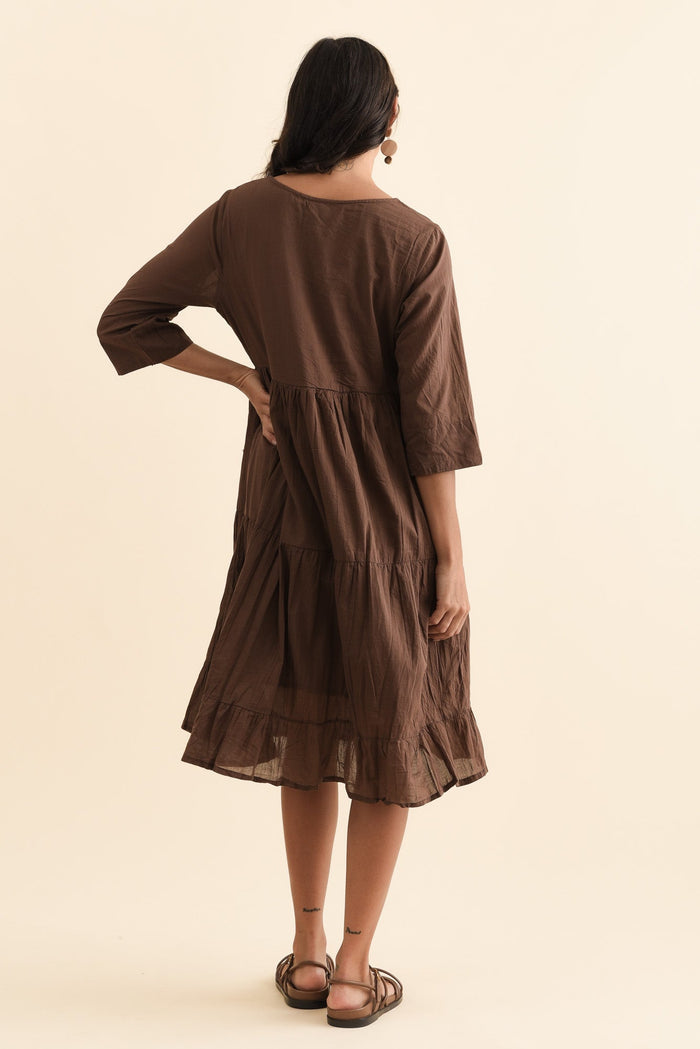 Milana Chocolate Crinkle Cotton Dress,Brunette model,alt text|model:Brontie