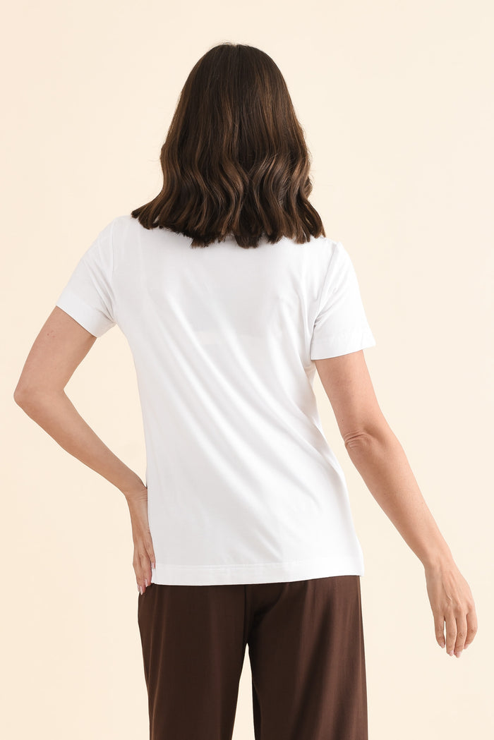Minelli White Bamboo Tee,Back,Brunette model,alt text|model:MJ