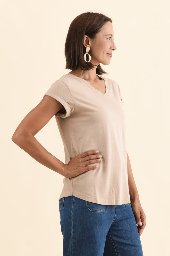 Monte Oat Cotton Vee Tee,Brunette model,alt text|model:Cara