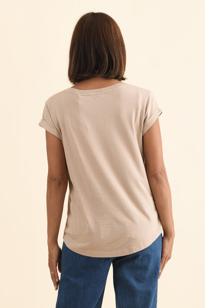 Monte Oat Cotton Vee Tee,Brunette model,alt text|model:Cara