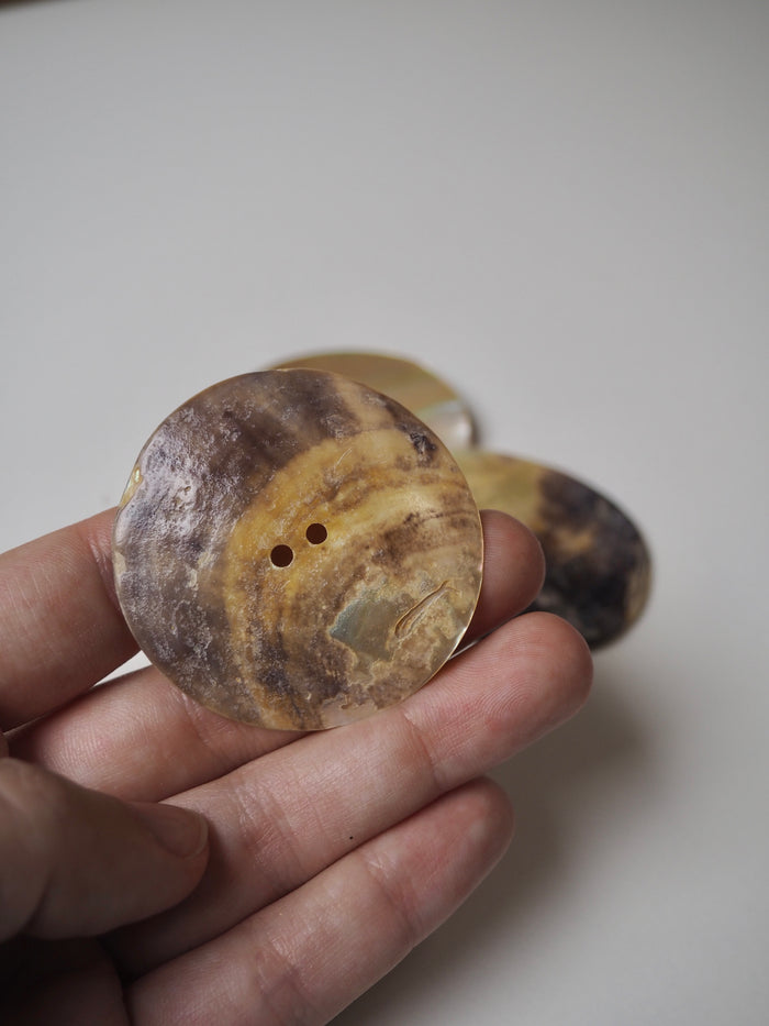 Mother of Pearl Shell Buttons 51mm/80L