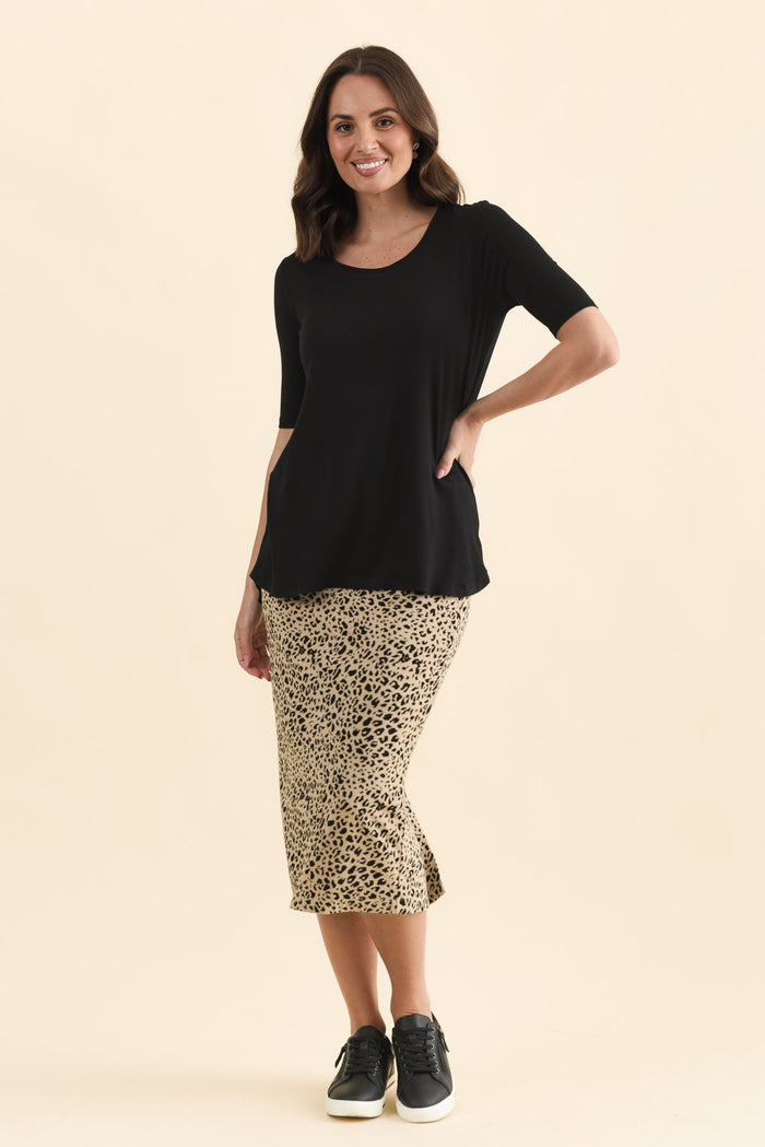 Nicky Black Half Sleeve Top,Full Body,Brunette model,alt text|model:MJ