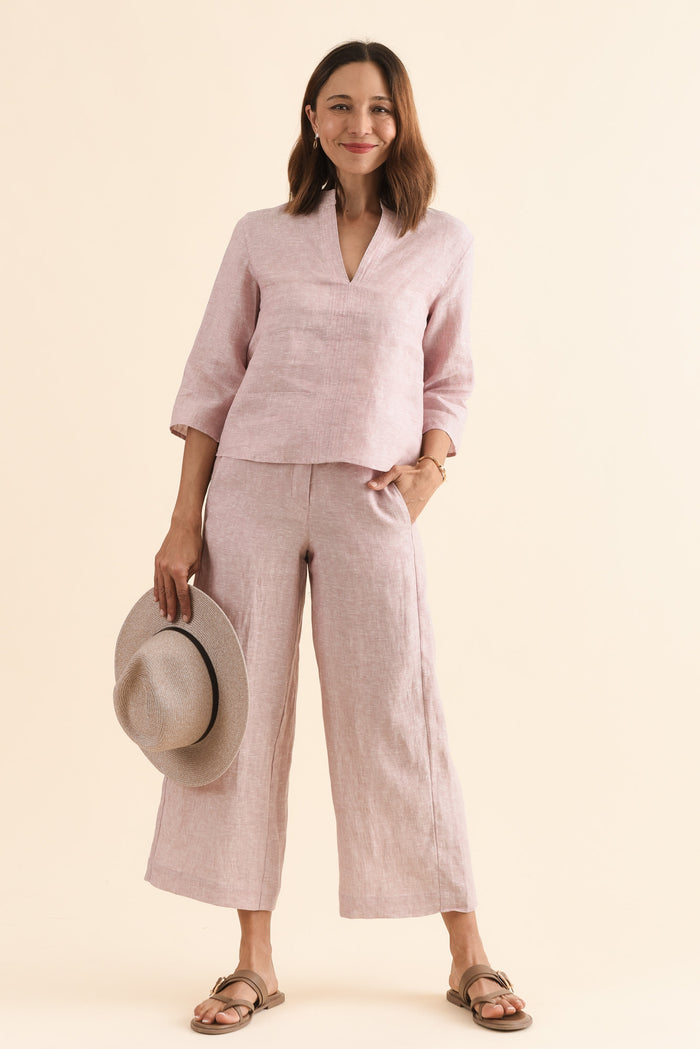 Oregon Blush Linen Top,Full Body,Brunette model,alt text|model:Cara