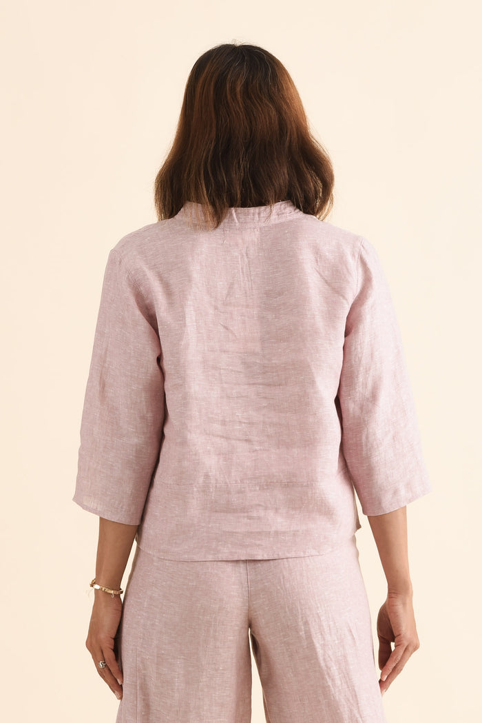 Oregon Blush Linen Top,Back,Brunette model,alt text|model:Cara