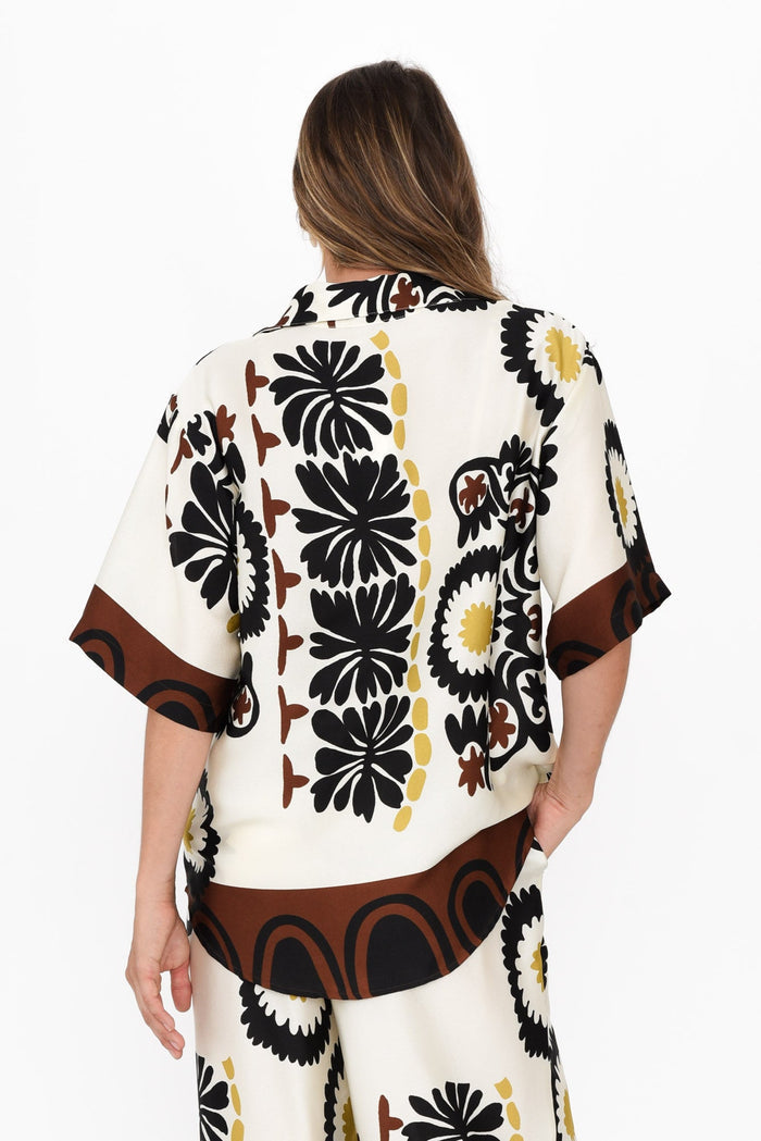Playa Cream Abstract Collared Shirt,Brunette model,alt text|model:Johanna