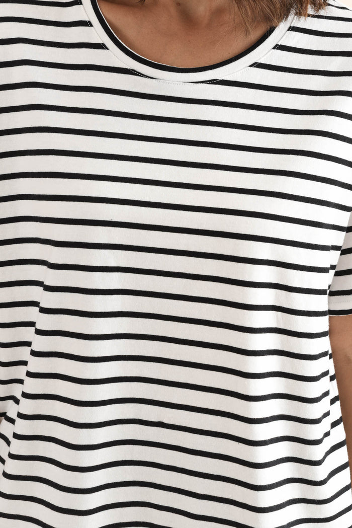Relax Black Stripe Cotton Tee,Detail,Brunette model,alt text|model:Cara