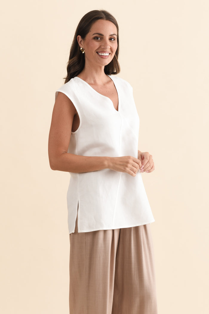 Roxie White Linen Blend V Neck Tank,Brunette model,alt text|model:MJ