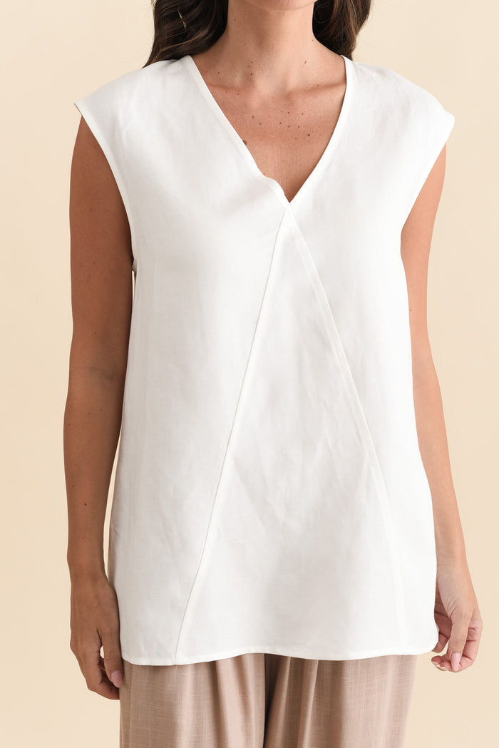Roxie White Linen Blend V Neck Tank,Brunette model,alt text|model:MJ