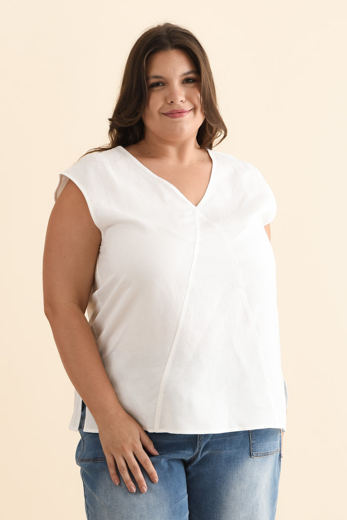 Roxie White Linen Blend V Neck Tank,Brunette model,plus-size,curve-tops,plus-size-linen-tops,alt text|model:Gabby