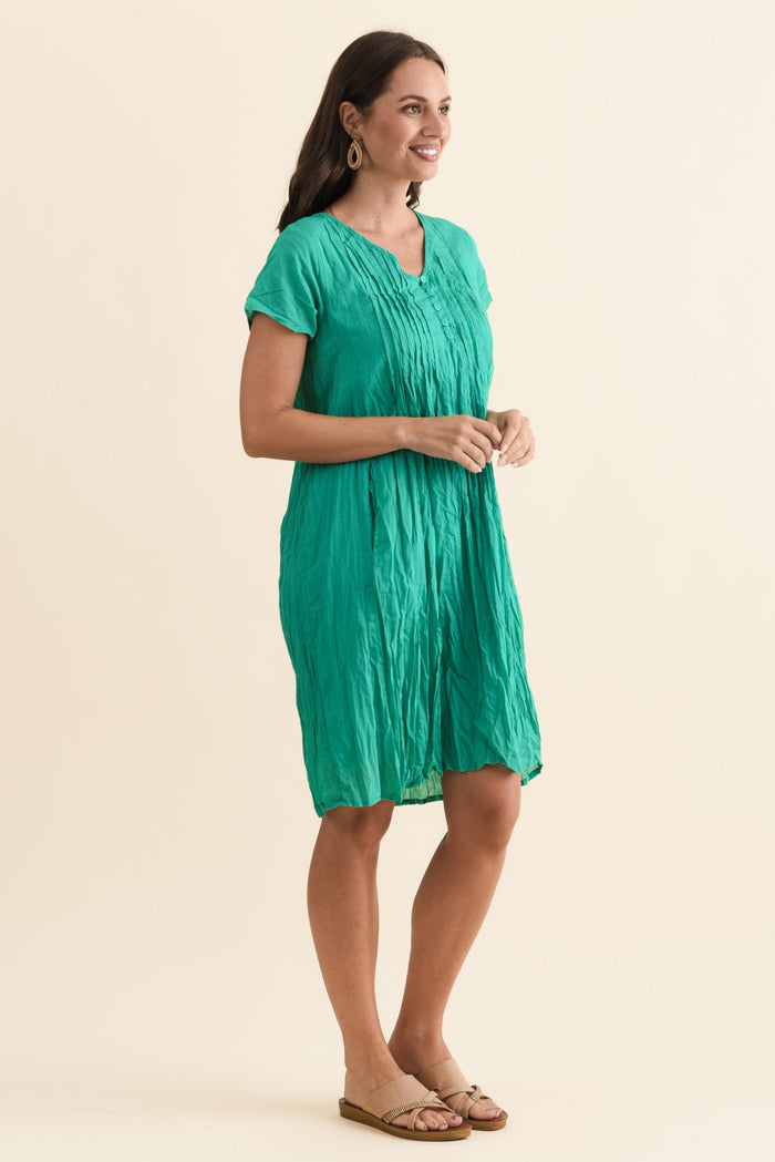 Sabina Green Crinkle Cotton Dress,Brunette model,alt text|model:MJ