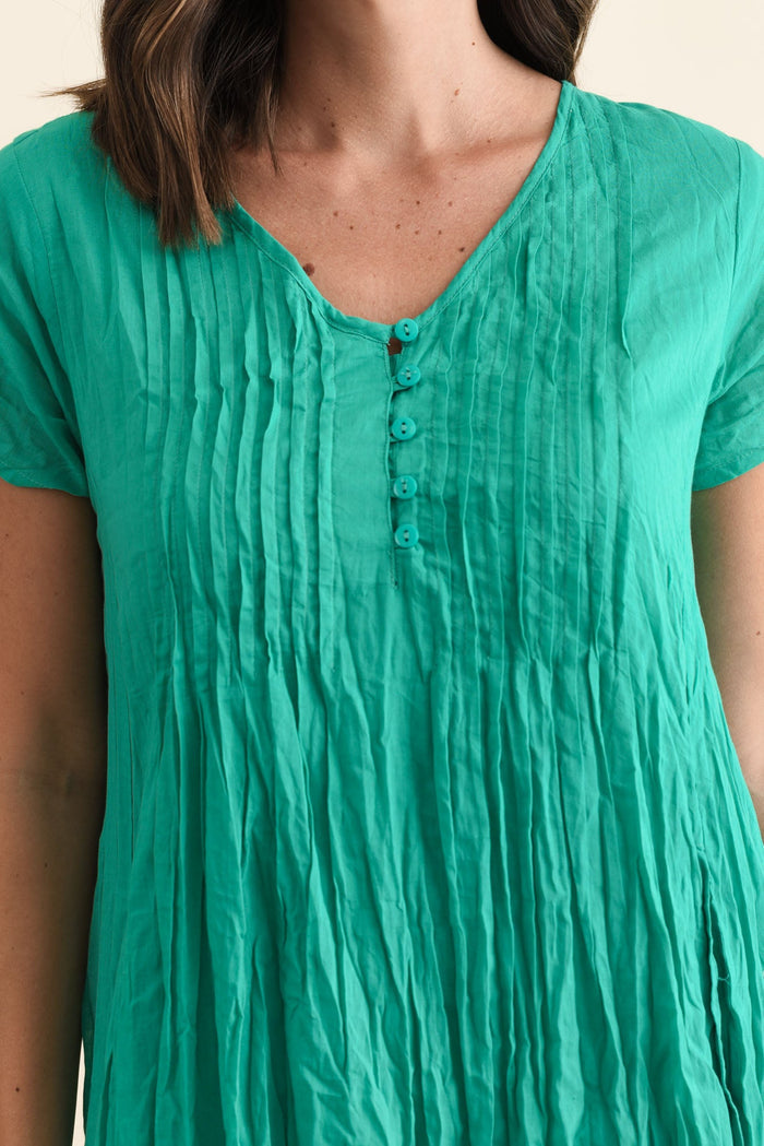 Sabina Green Crinkle Cotton Dress,Brunette model,alt text|model:MJ