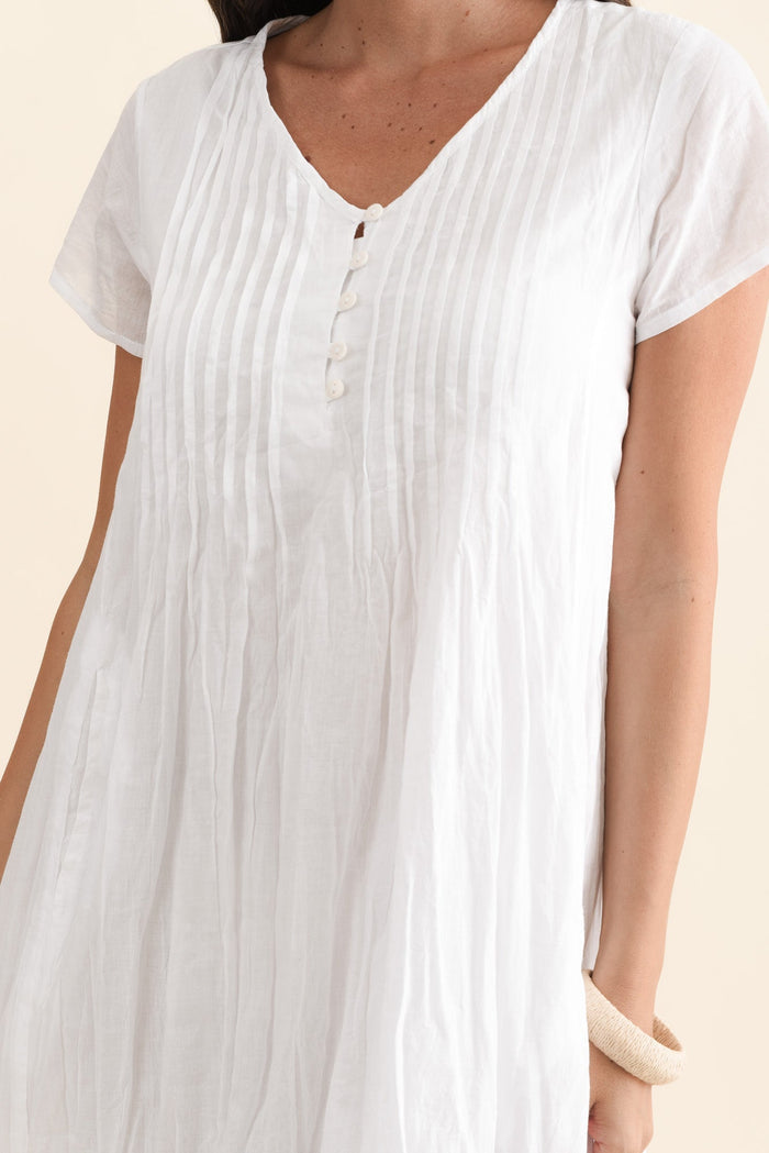 Sabina White Crinkle Cotton Dress,Brunette model,alt text|model:MJ