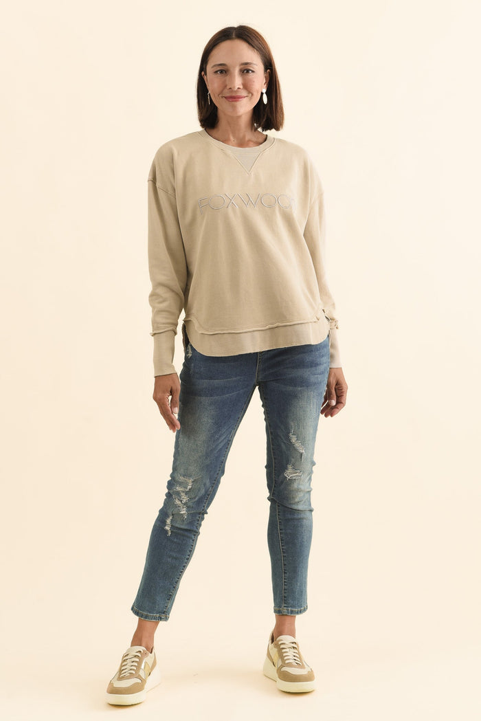 Simplified Oat Cotton Crewneck Sweatshirt,Brunette model,alt text|model:Cara
