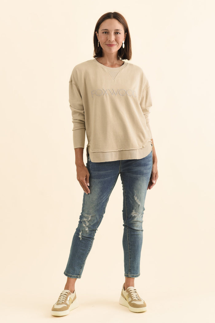 Simplified Oat Cotton Crewneck Sweatshirt,Brunette model,alt text|model:Cara