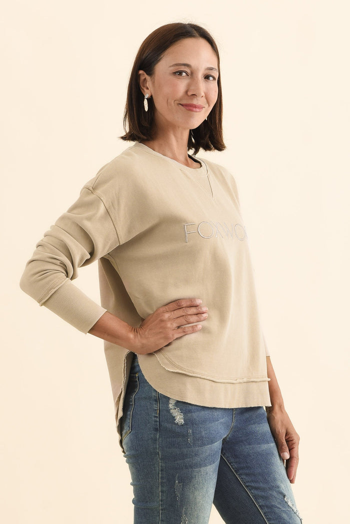 Simplified Oat Cotton Crewneck Sweatshirt,Brunette model,alt text|model:Cara