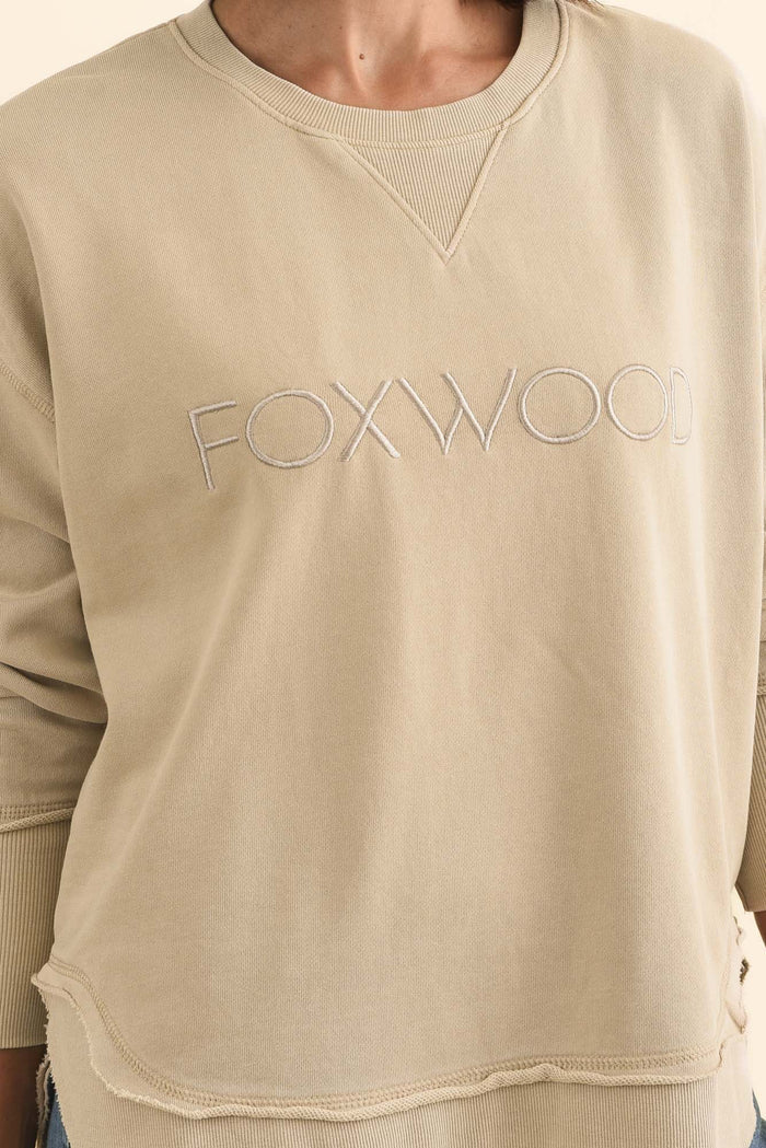 Simplified Oat Cotton Crewneck Sweatshirt,Brunette model,alt text|model:Cara