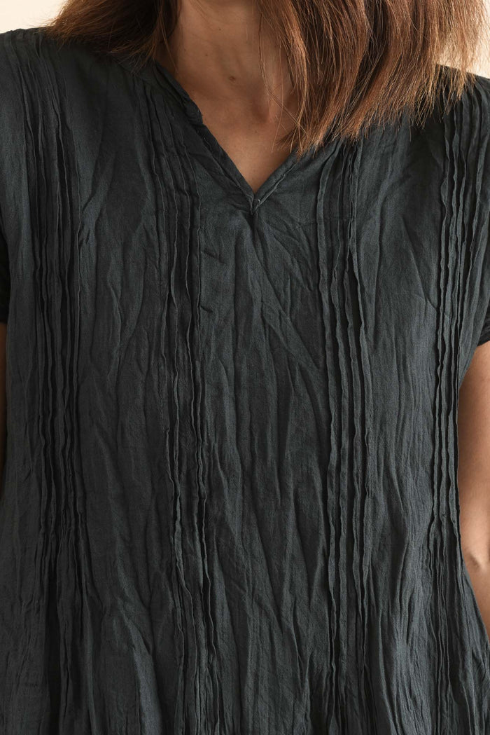 Stassi Charcoal Crinkle Cotton Dress,Detail,Brunette model,alt text|model:Cara
