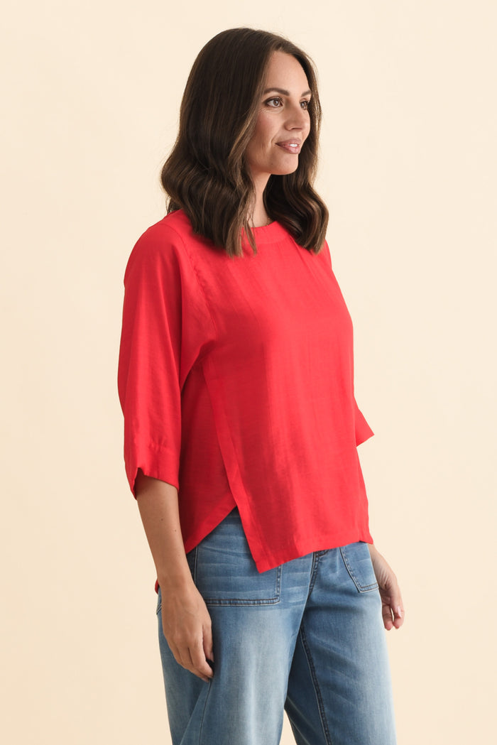 Tommy Red Side Split Top,Brunette model,alt text|model:MJ