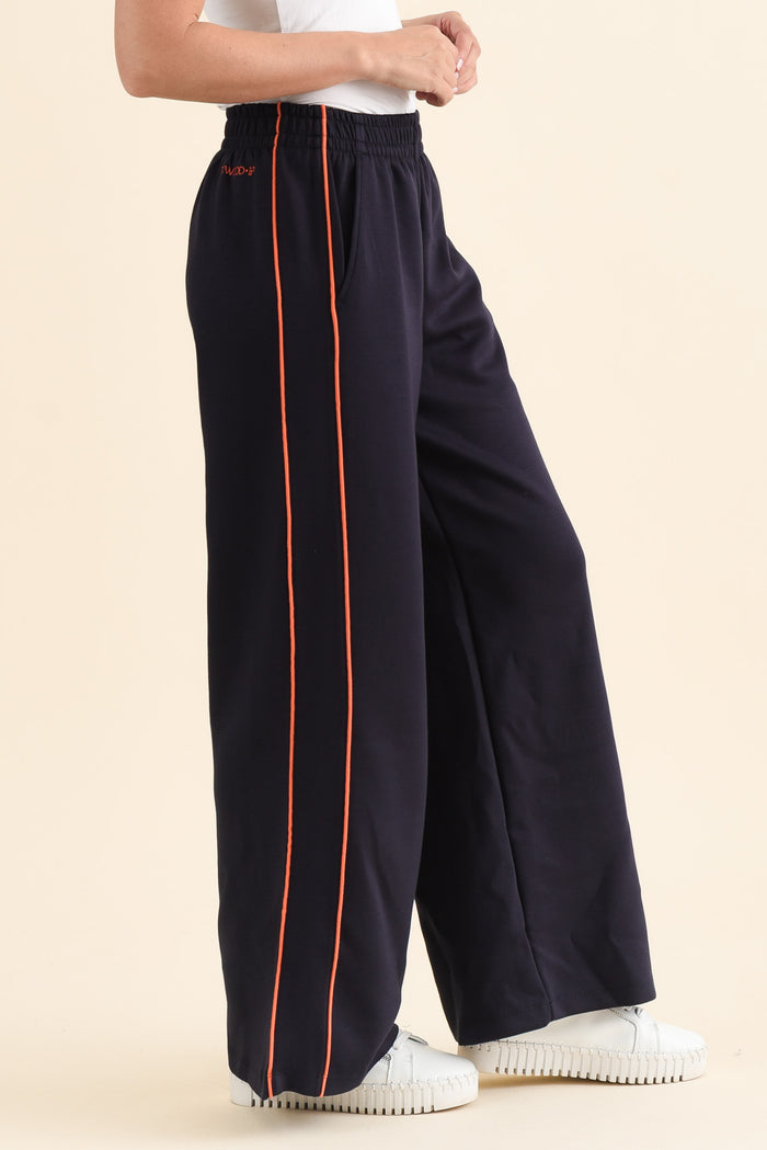 Traveller Navy Pocket Sweatpants,brunette model,Back of Outfit,alt text|model:MJ