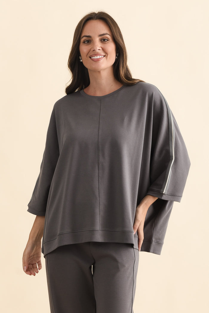 Valeria Grey Cotton Oversized Tee,Brunette model,alt text|model:MJ