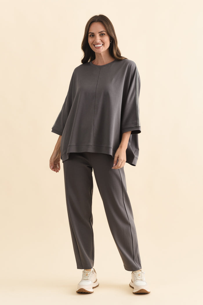 Valeria Grey Cotton Oversized Tee,Brunette model,alt text|model:MJ