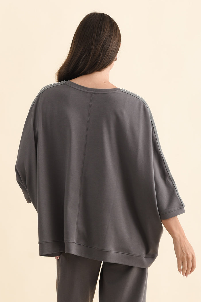 Valeria Grey Cotton Oversized Tee,Brunette model,alt text|model:MJ